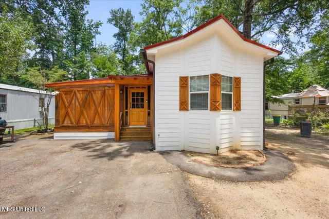 $110,000 | 348 Lakeview Road, Ridgeland, MS 39157