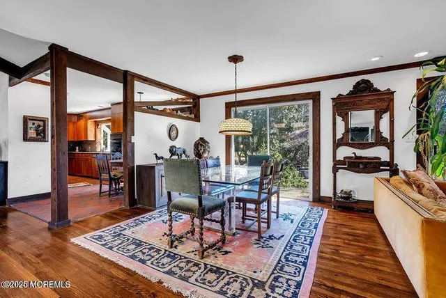 a view of yard with green space