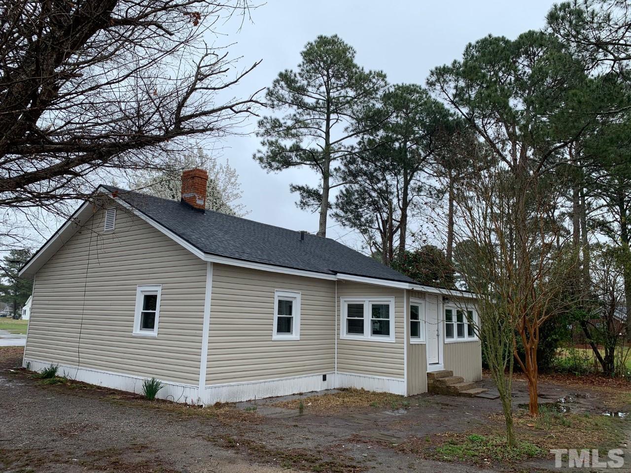 305 West 3rd Street Princeton, NC 27569 - Photo 3 of 11