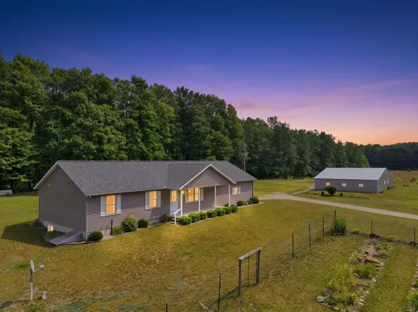 $724,900 | 275 South 35 Road, Cadillac, MI 49601