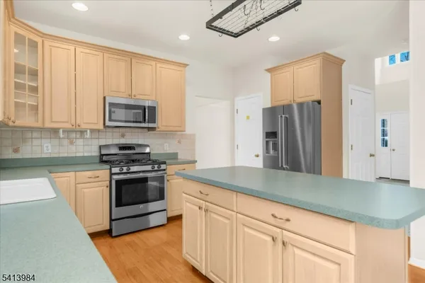 $825,000 | 205 Hogan Court, Asbury, NJ 08802