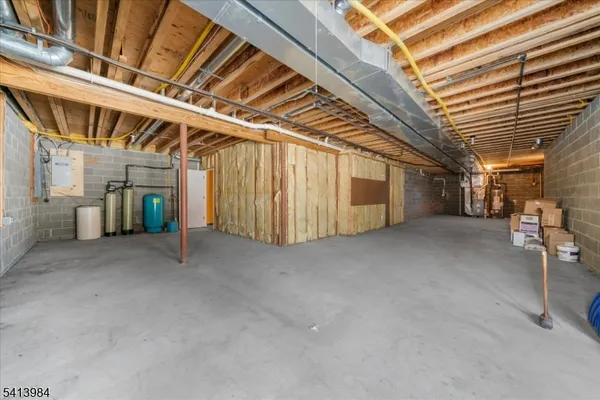 $825,000 | 205 Hogan Court, Asbury, NJ 08802