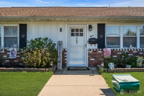 $325,000 | 4 Michigan Drive, Old Bridge, NJ 07747