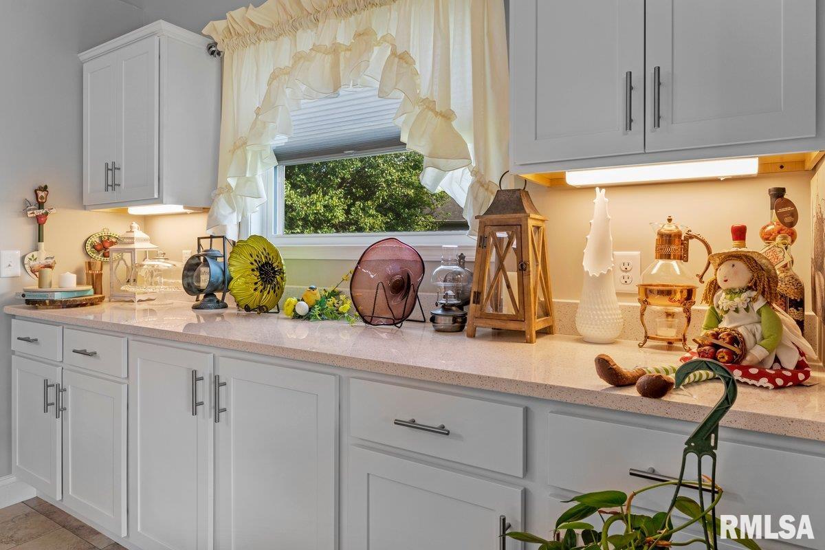 1701 Providence Lane Springfield, IL 62711 - Photo 11 of 41