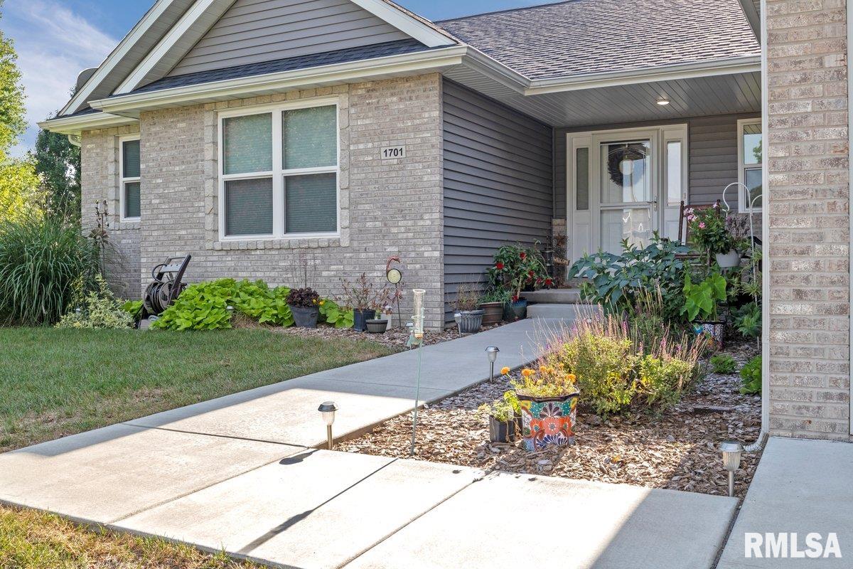 1701 Providence Lane Springfield, IL 62711 - Photo 3 of 41