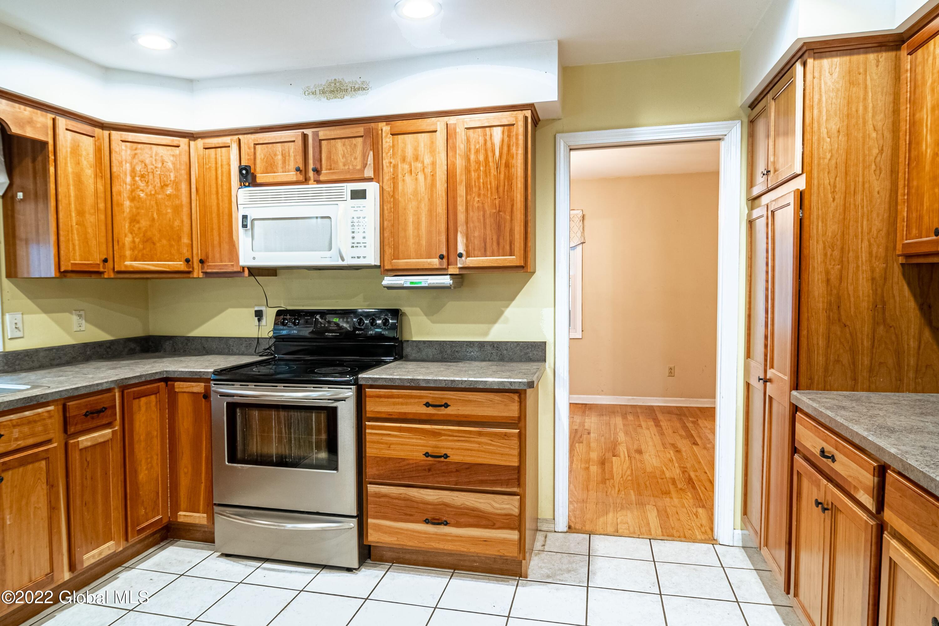 75 Ashdown Road Ballston Lake, NY 12019 - Photo 12 of 47 12