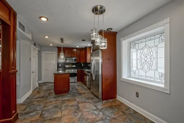 $525,000 | 4804 Chateau Drive, Metairie, LA 70002