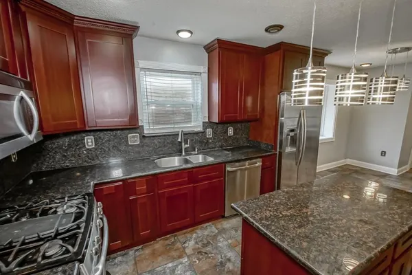 $525,000 | 4804 Chateau Drive, Metairie, LA 70002