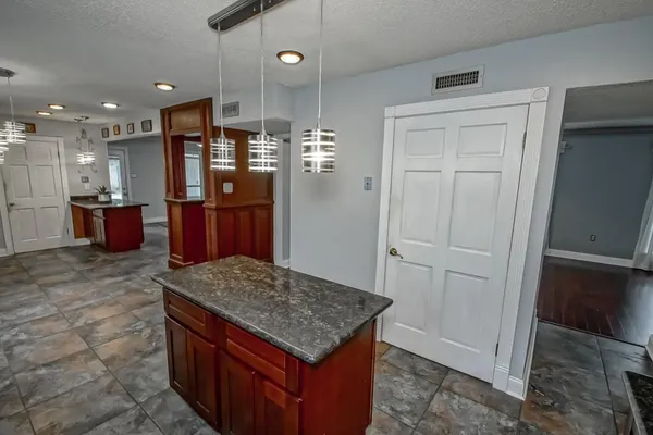 $525,000 | 4804 Chateau Drive, Metairie, LA 70002