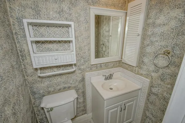 $525,000 | 4804 Chateau Drive, Metairie, LA 70002