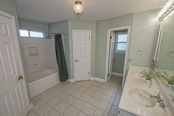$525,000 | 4804 Chateau Drive, Metairie, LA 70002