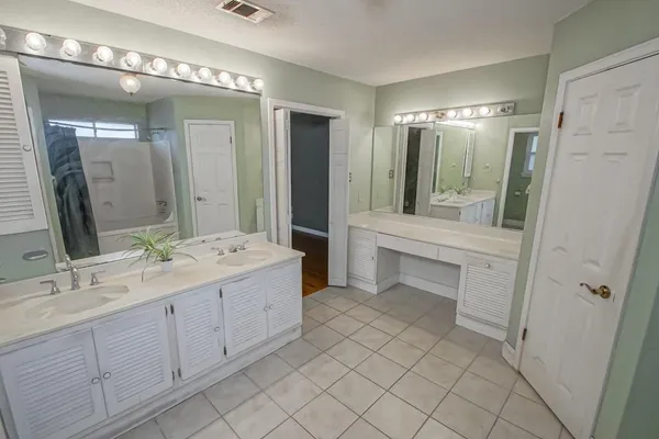 $525,000 | 4804 Chateau Drive, Metairie, LA 70002