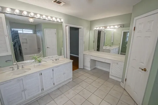 $550,000 | 4804 Chateau Drive, Metairie, LA 70002