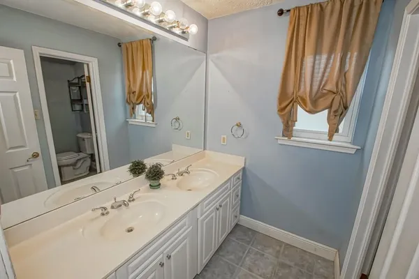 $525,000 | 4804 Chateau Drive, Metairie, LA 70002