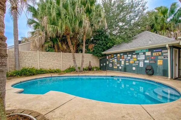 $525,000 | 4804 Chateau Drive, Metairie, LA 70002