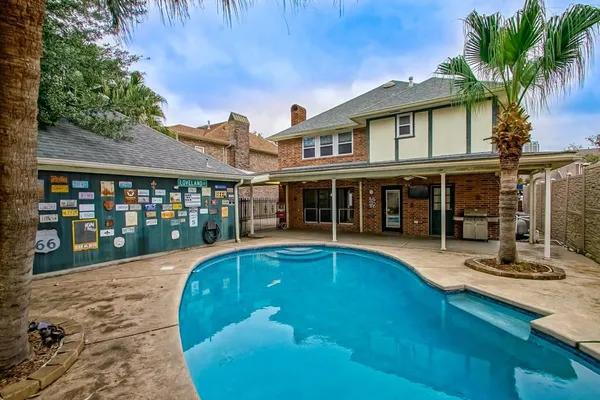 $525,000 | 4804 Chateau Drive, Metairie, LA 70002