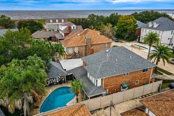 $525,000 | 4804 Chateau Drive, Metairie, LA 70002
