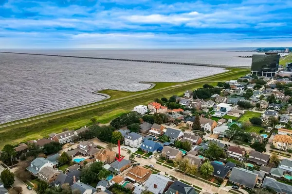 $525,000 | 4804 Chateau Drive, Metairie, LA 70002