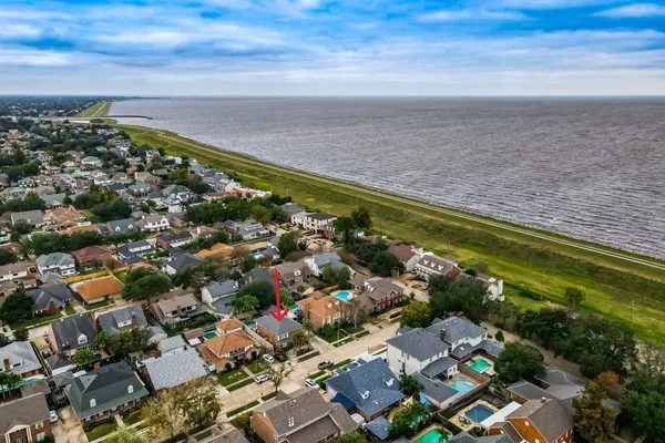 $525,000 | 4804 Chateau Drive, Metairie, LA 70002