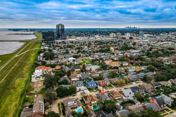 $525,000 | 4804 Chateau Drive, Metairie, LA 70002