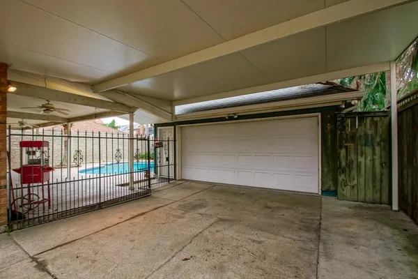 $525,000 | 4804 Chateau Drive, Metairie, LA 70002