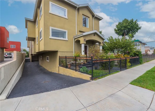 $5,190 | 11963 Manor Drive, Unit B, Hawthorne, CA 90250