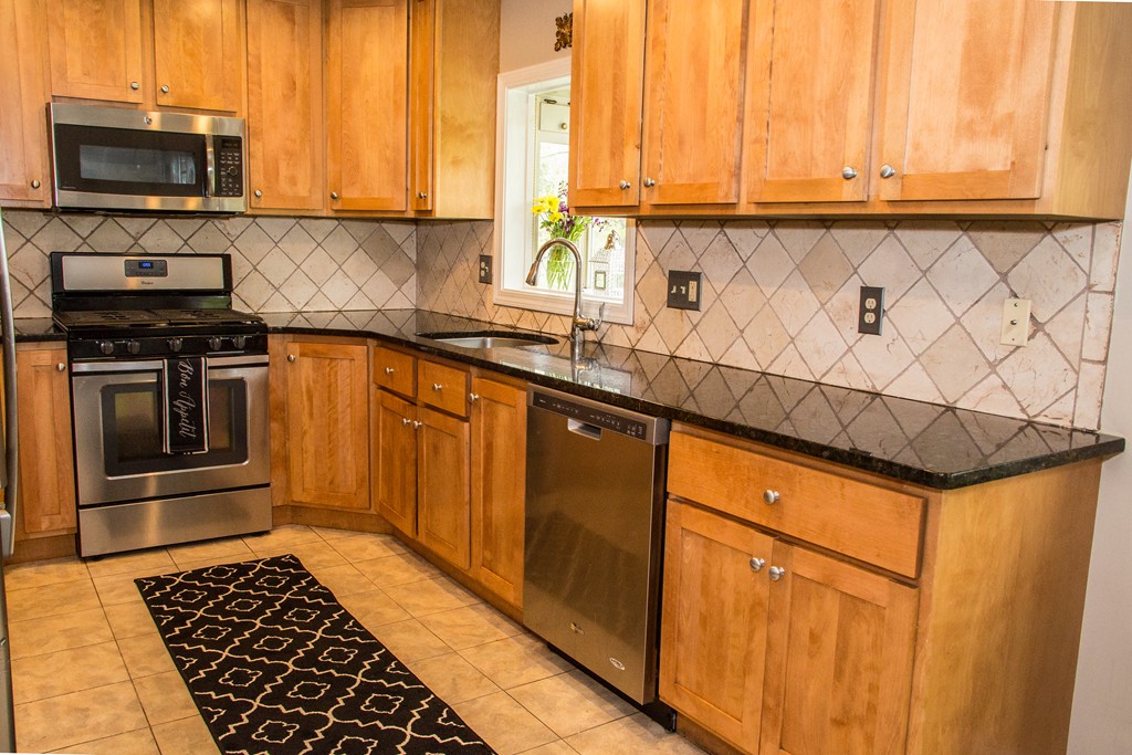 7 Wayside Road Westborough, MA 01581 - Photo 8 of 30 Gallery Image 8