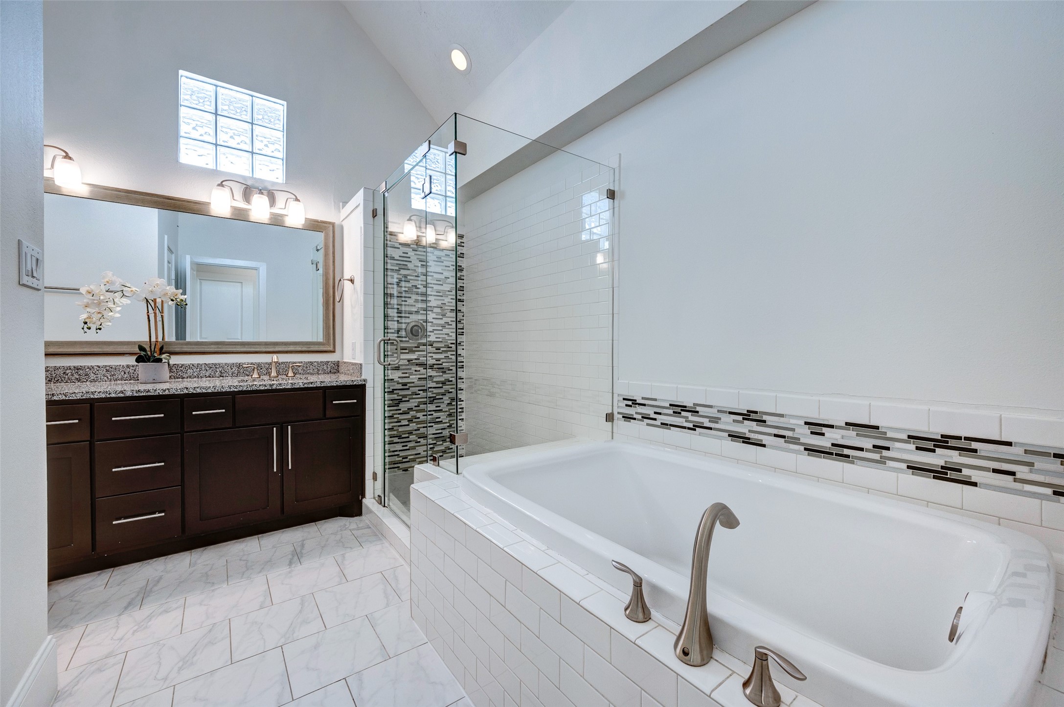 1413 Patterson Street Houston, TX 77007 - Photo 23 of 37 Standalone shower and a double vanity