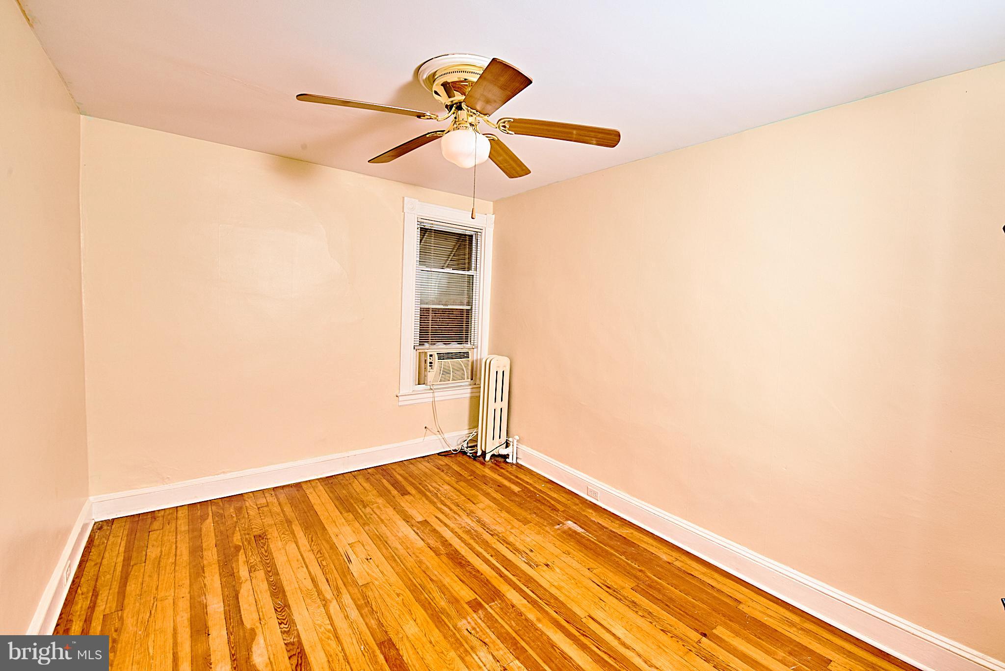 3908 Falls Road Baltimore, MD 21211 - Photo 15 of 21 middle Bedroom