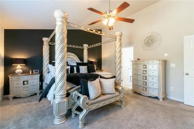 a view of a livingroom with furniture