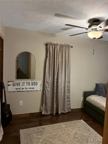 a view of entryway with livingroom