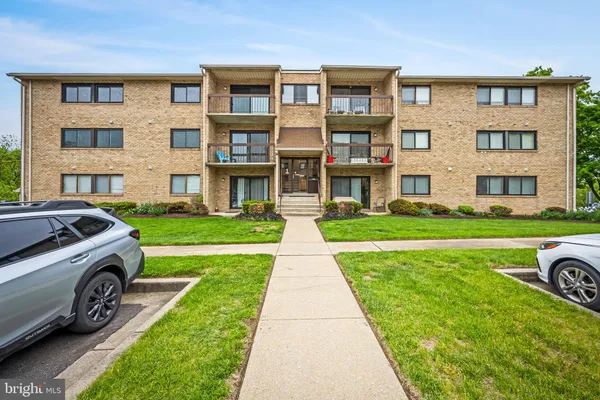 $1,900 | 1 Summit Hill Court, Unit T2, Catonsville, MD 21228