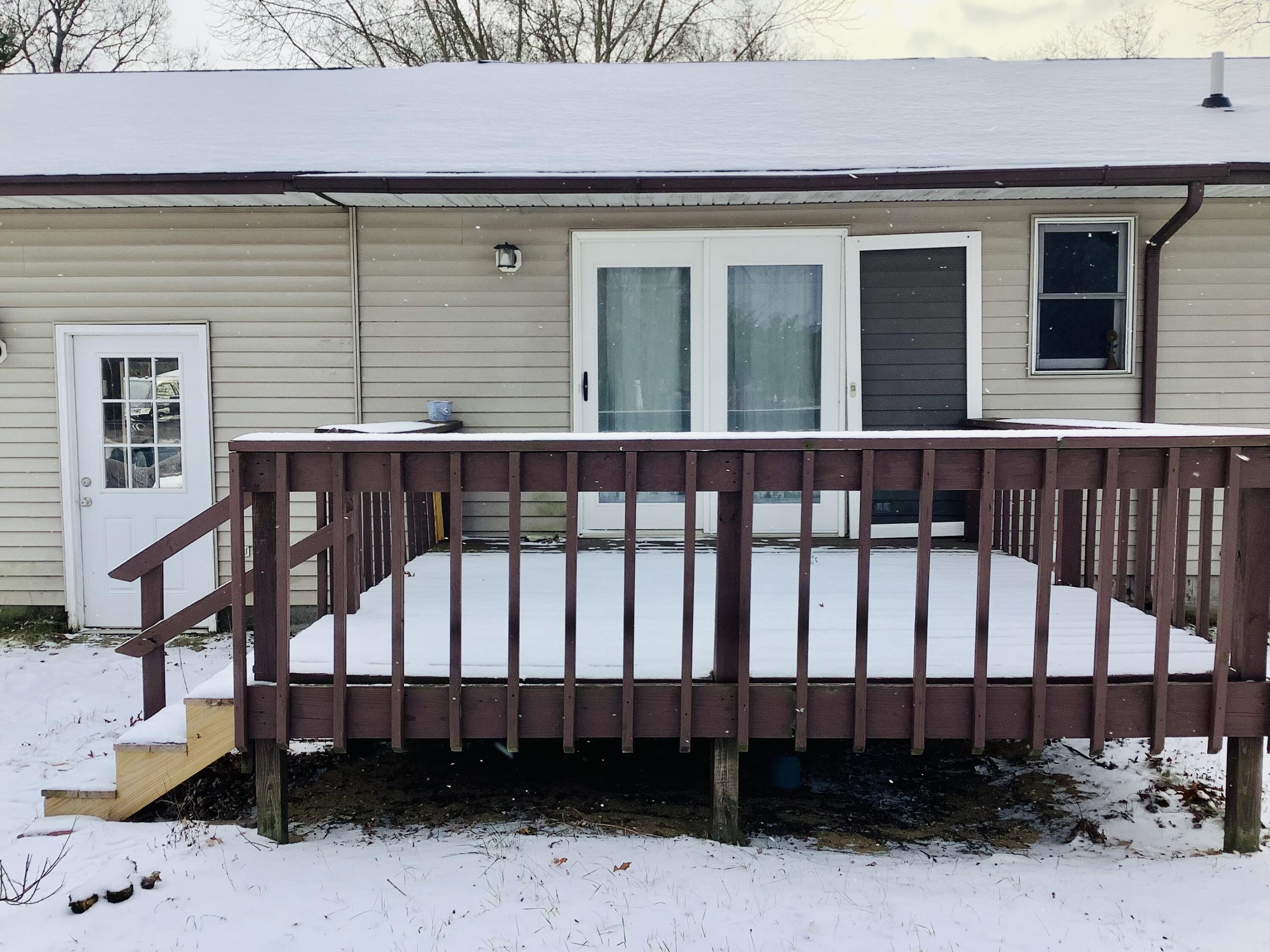4394 Hall Road Muskegon, MI 49442 - Photo 3 of 31 back deck