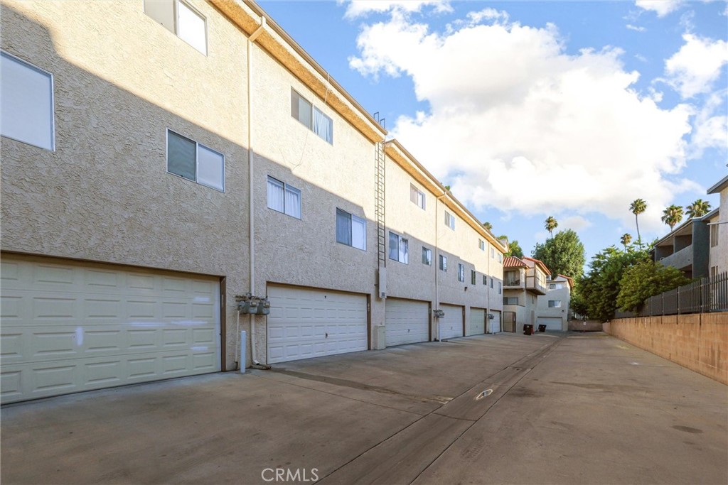 19545 Sherman Way, Unit 97 Reseda, CA 91335 - Photo 25 of 26 a view of a street with house