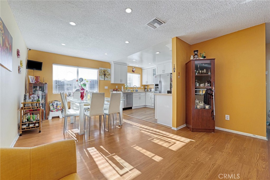 19545 Sherman Way, Unit 97 Reseda, CA 91335 - Photo 6 of 26 a living room with furniture and a kitchen
