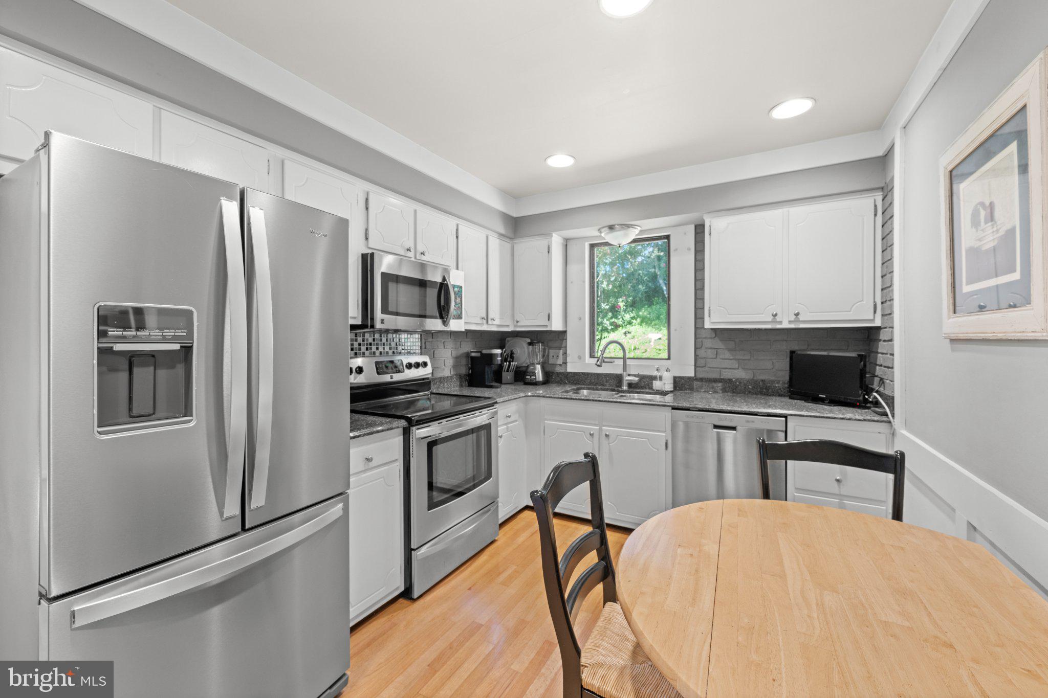 474 Doe Run Lane Springfield, PA 19064 - Photo 10 of 43 Kitchen