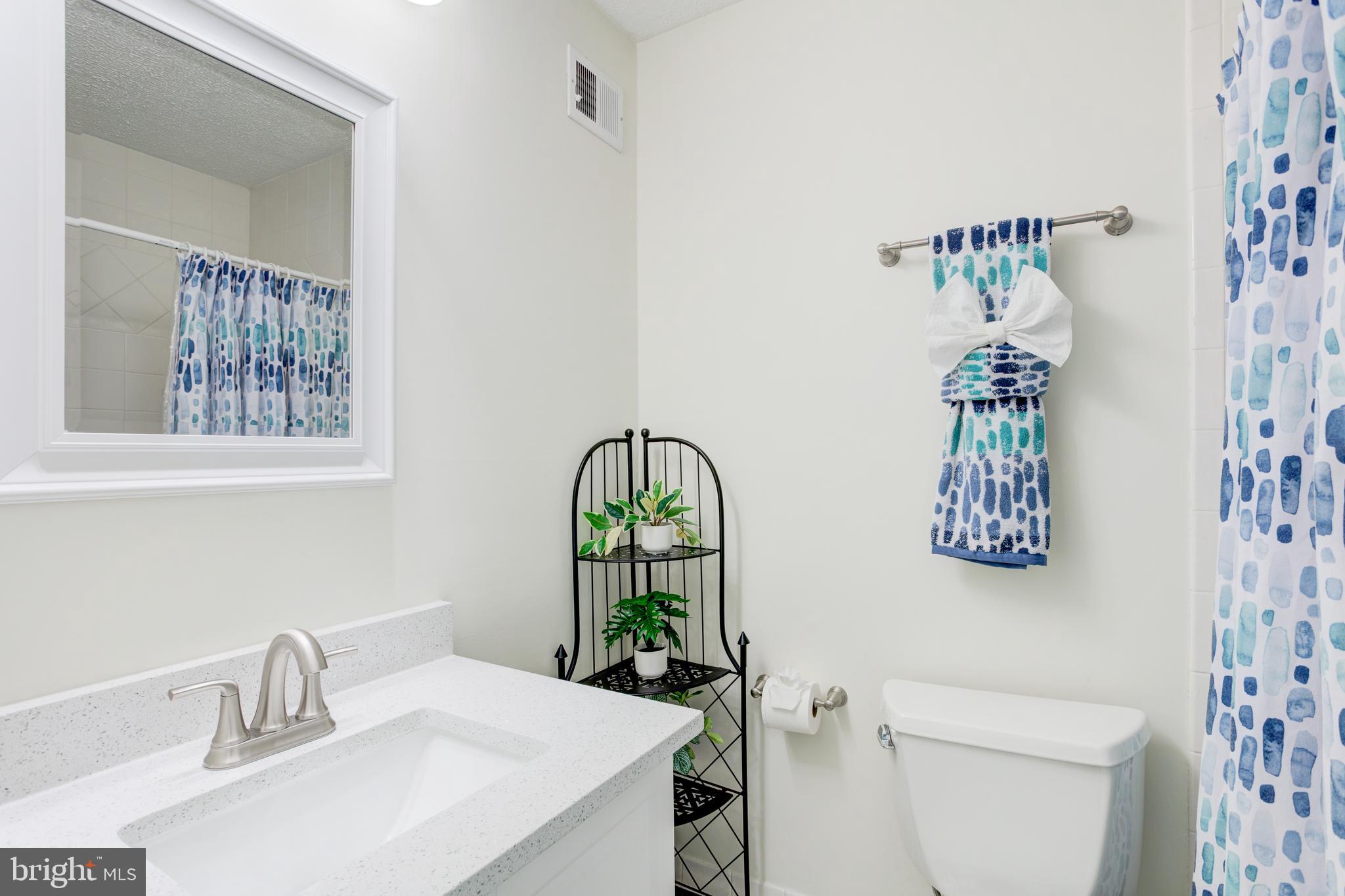 8108 St David Court Springfield, VA 22153 - Photo 25 of 40 Full Bath - Hall