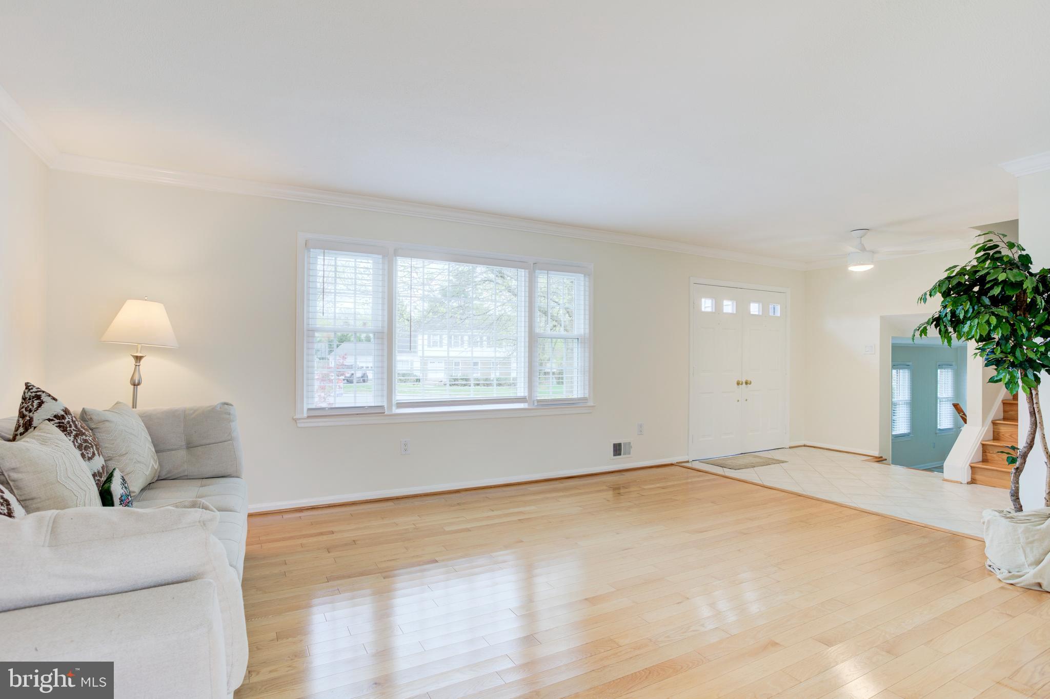 8108 St David Court Springfield, VA 22153 - Photo 4 of 40 Living Room