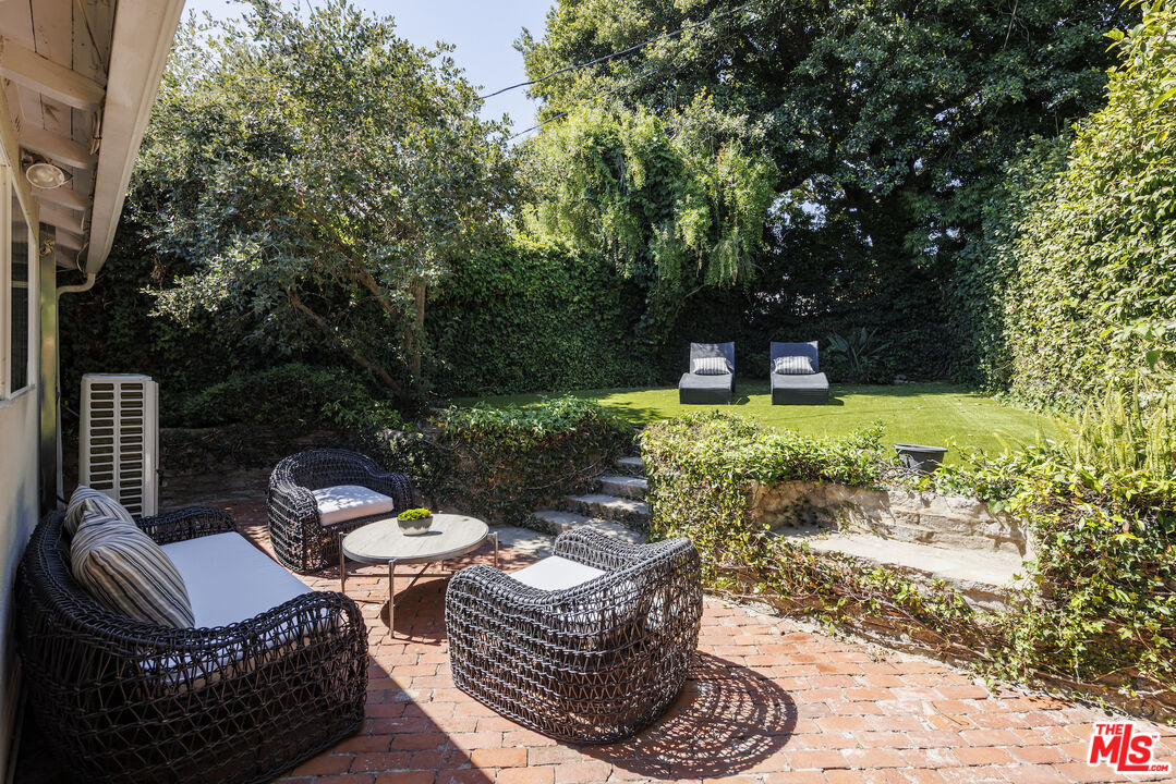 10613 Rochester Avenue Los Angeles, CA 90024 - Photo 25 of 27 a view of a patio in backyard