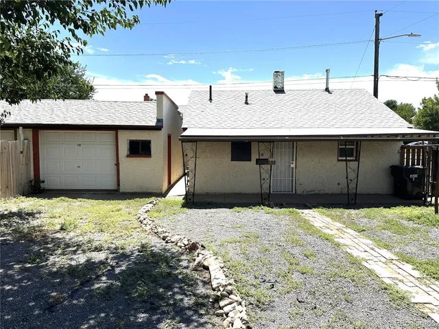 a house view with a outdoor space