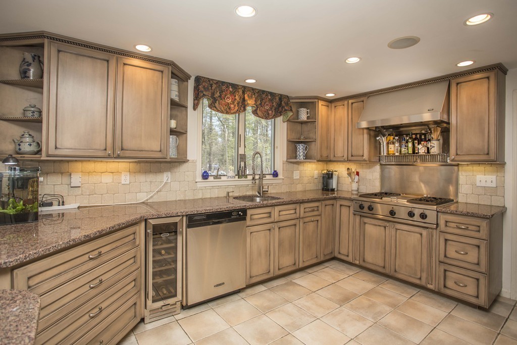 22 Woodridge Road Dover, MA 02030 - Photo 5 of 21 Gallery Image 5