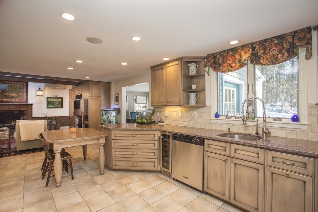 22 Woodridge Road Dover, MA 02030 - Photo 6 of 21 Gallery Image 6