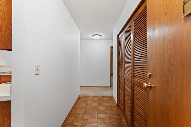 $184,900 | 10 Windsor Court, Unit 102, New Brighton, MN 55112