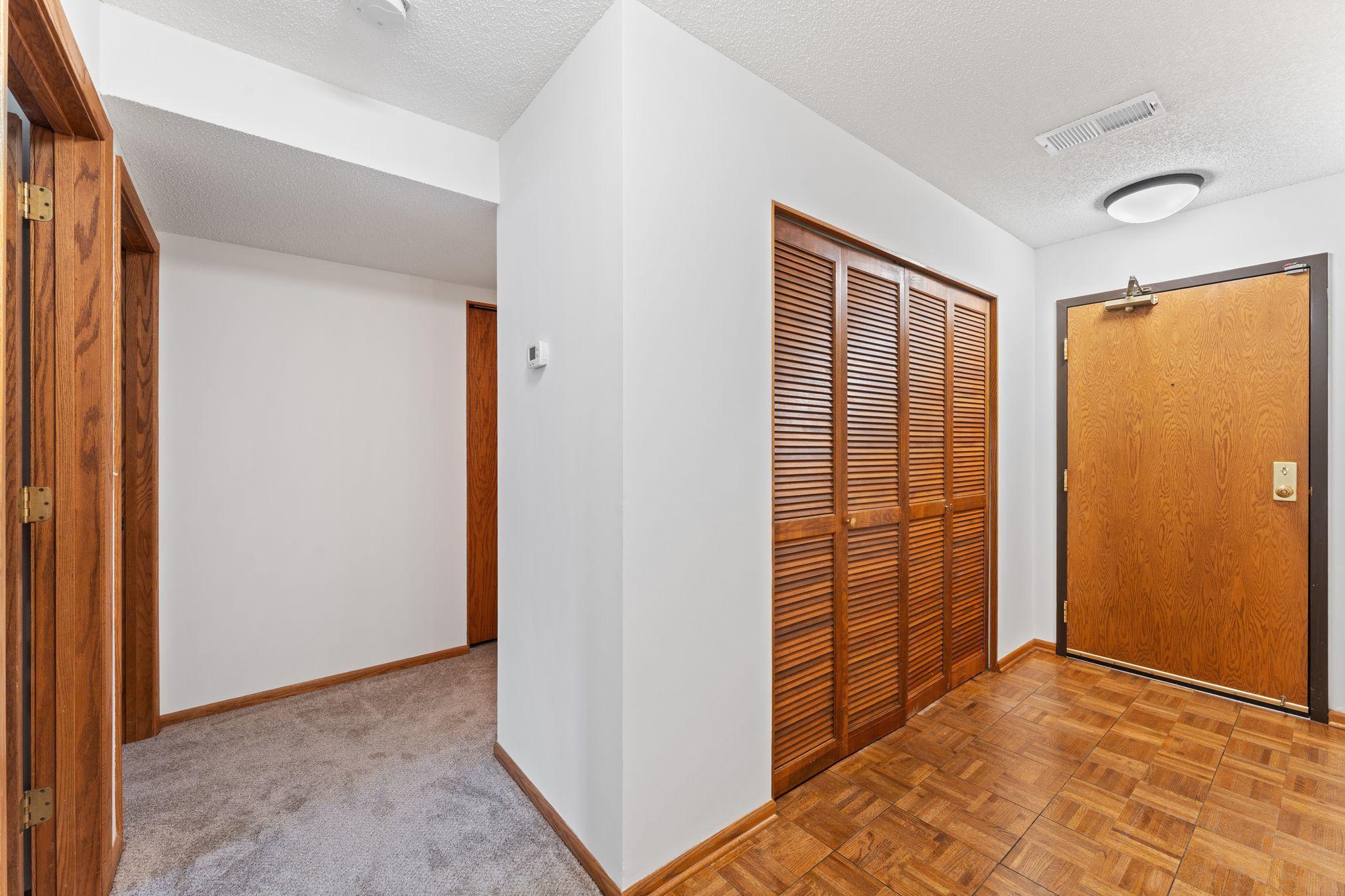 10 Windsor Court, Unit 102 New Brighton, MN 55112 - Photo 12 of 43