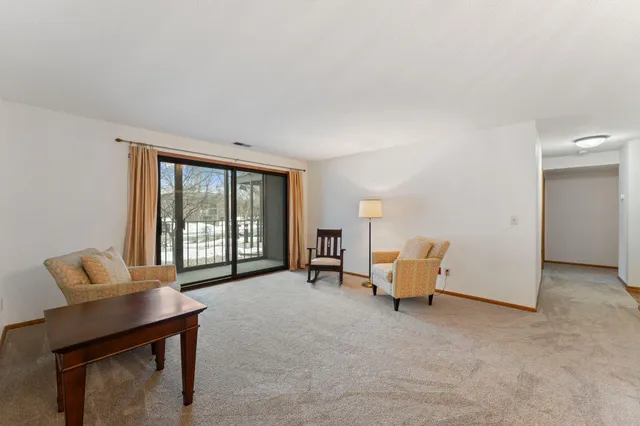 $184,900 | 10 Windsor Court, Unit 102, New Brighton, MN 55112