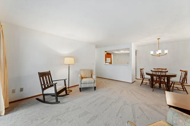 $184,900 | 10 Windsor Court, Unit 102, New Brighton, MN 55112