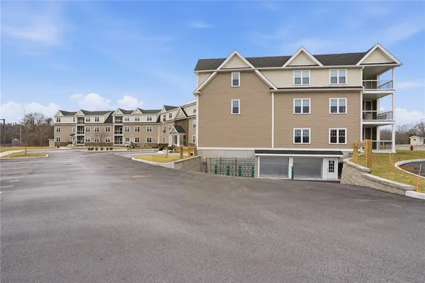 $520,000 | 9 Joseph N Zenga Jr Boulevard, Unit 109, East Greenwich, RI 02818