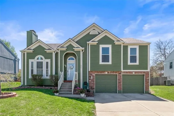 $385,000 | 2541 Southeast Kimbrough Lane, Lee's Summit, MO 64063