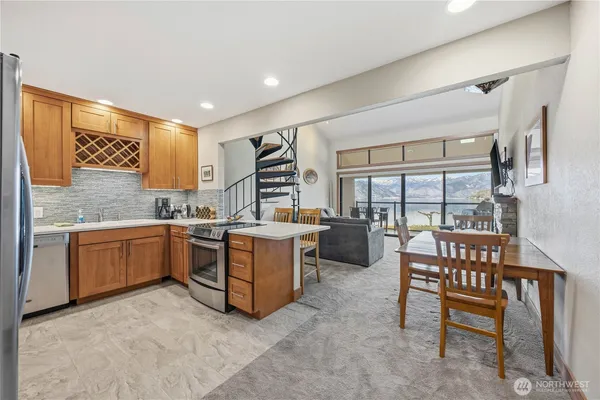 $825,000 | 100 Lake Chelan Shores Drive, Unit 38, Chelan, WA 98816