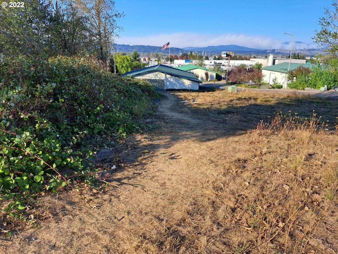 2075 Northeast 240th Avenue Wood Village, OR 97060 - Photo 11 of 32